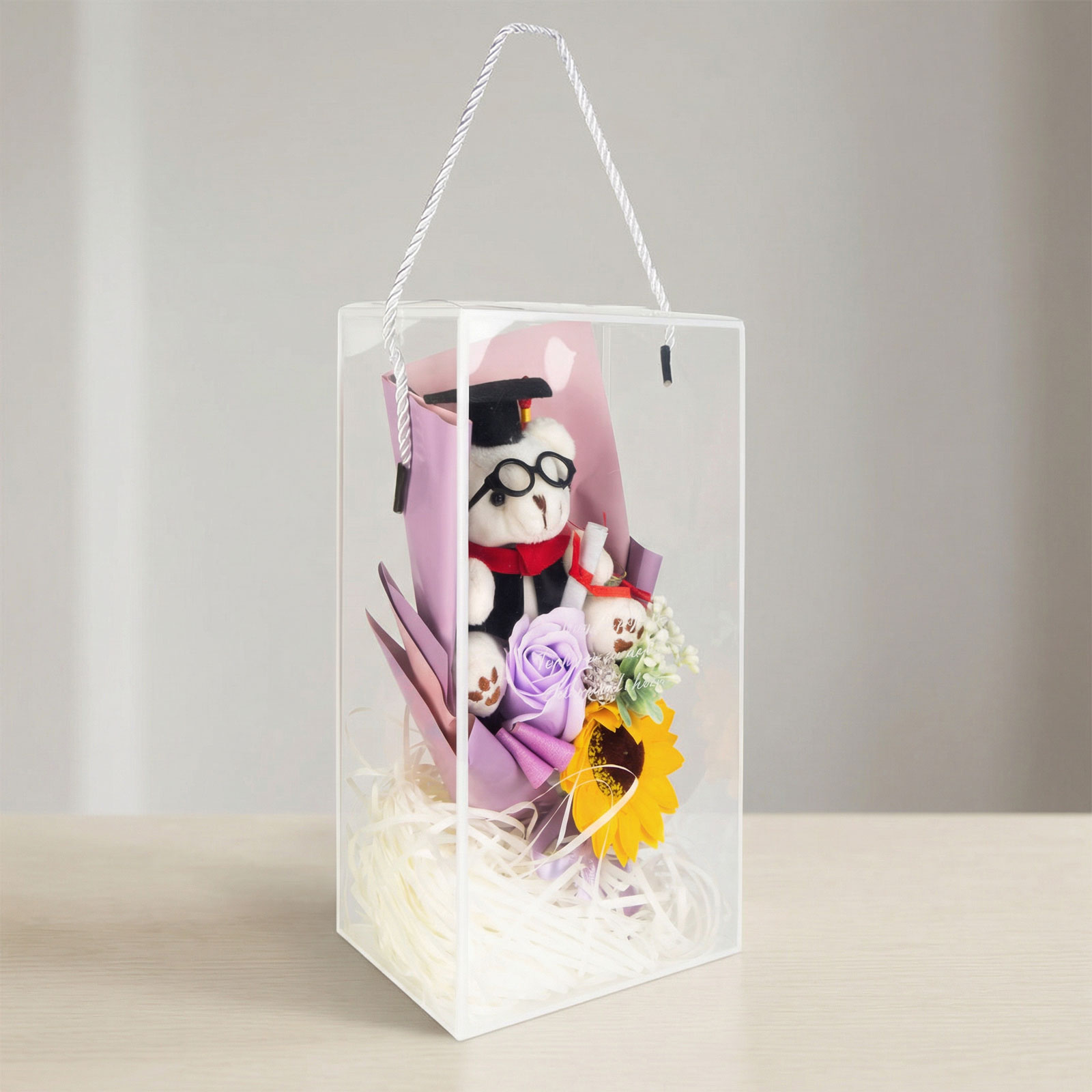 Cadou Absolvire cu Ursulet Graduation si Floarea-Soarelui in Cutie Cadou Transparenta, 14 × 10,5 × 26 cm, Decorațiune Gift Box Roz/Maro/Alb